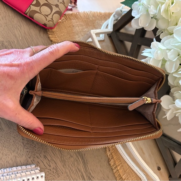 Michael Kors Large Brown Pebbled Leather Zip Around Continental Wallet | EUC - Picture 10 of 10